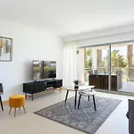 Snazzy Varandas Do Castelo - One Bedroom Sleeps 2 Person 公寓