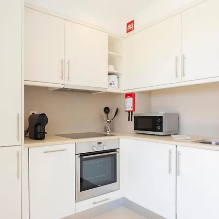 Snazzy Varandas Do Castelo - One Bedroom Sleeps 2 Person Apartment Albufeira