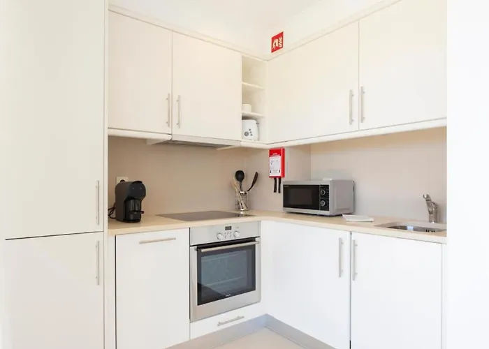 Snazzy Varandas Do Castelo - One Bedroom Sleeps 2 Person Apartment Albufeira