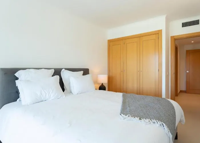 Apartment Snazzy Varandas Do Castelo - One Bedroom Sleeps 2 Person *