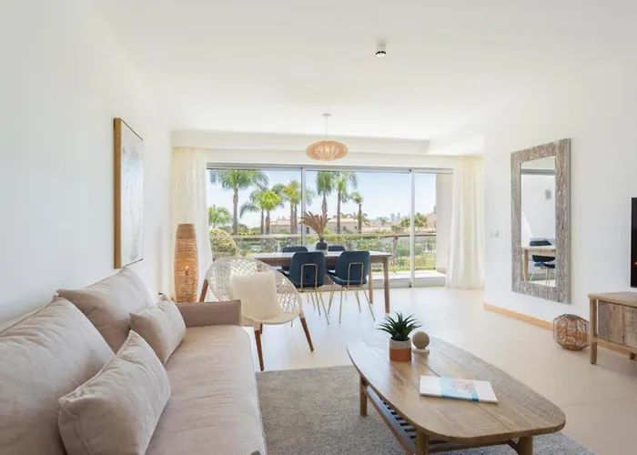 Snazzy Varandas Do Castelo - One Bedroom Sleeps 2 Person