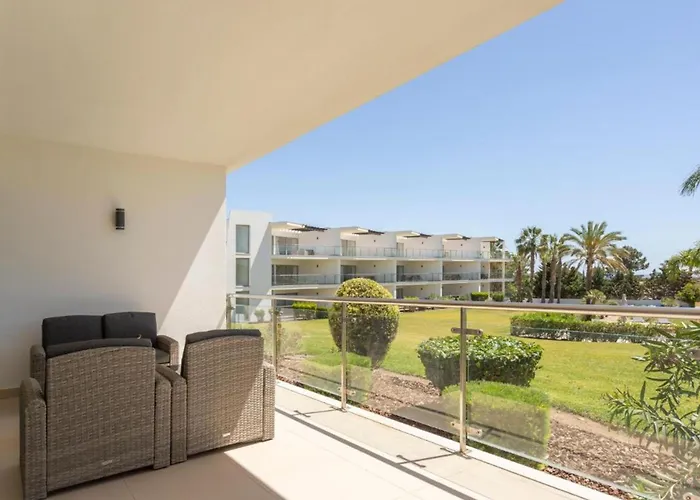 Snazzy Varandas Do Castelo - One Bedroom Sleeps 2 Person Apartment Albufeira