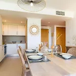 Snazzy Varandas Do Castelo - One Bedroom Sleeps 2 Person Lägenhet *