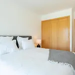 Lägenhet Snazzy Varandas Do Castelo - One Bedroom Sleeps 2 Person *