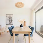 Snazzy Varandas Do Castelo - One Bedroom Sleeps 2 Person