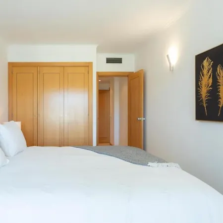 Snazzy Varandas Do Castelo - One Bedroom Sleeps 2 Person Lägenhet *