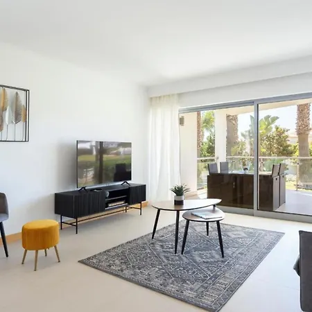 Snazzy Varandas Do Castelo - One Bedroom Sleeps 2 Person Διαμέρισμα